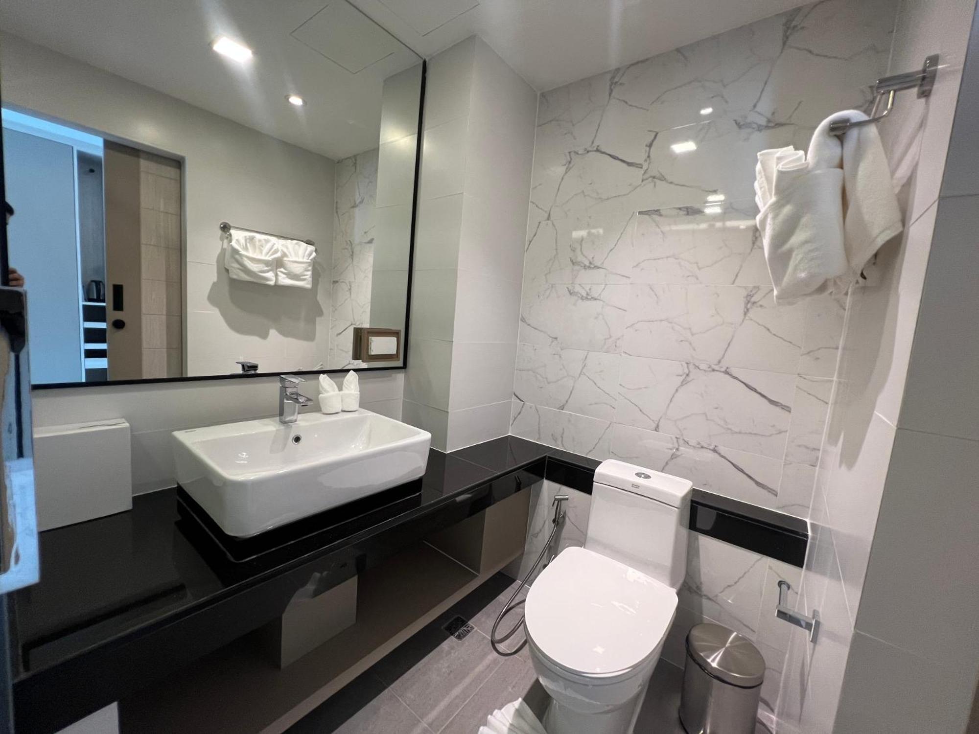 Arni Skye Hotel Бангкок Экстерьер фото